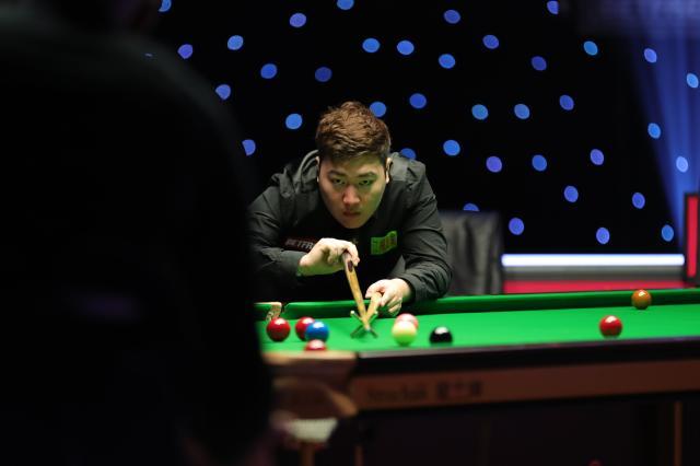 体育直播-颜丙涛连赢三场决胜局大战 大师赛首秀即进决赛